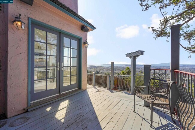 Building Photo - 2367 Carquinez Ave