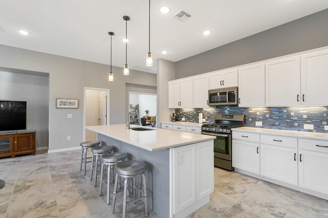 Building Photo - 39589 S Summerwood Dr