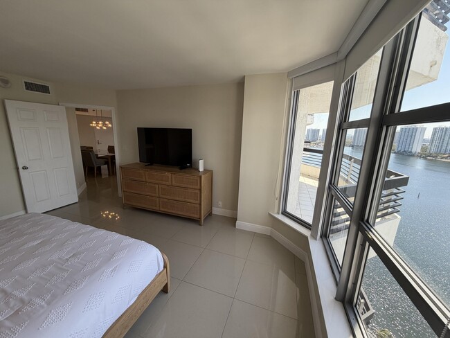 Building Photo - 3530 Mystic Pointe Dr