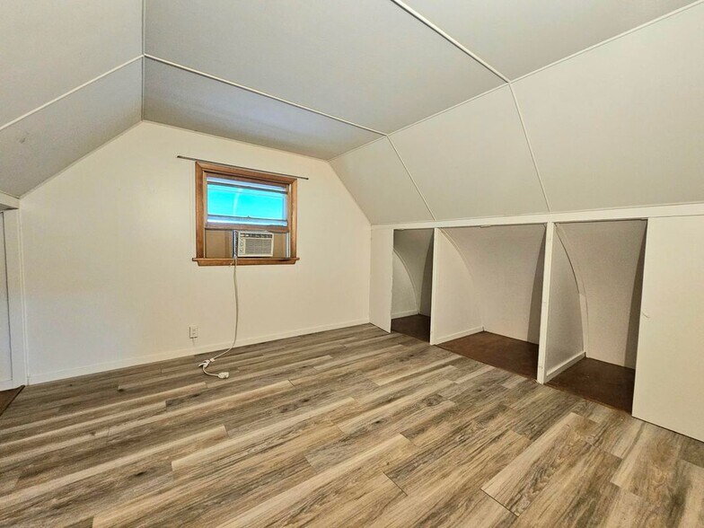 Building Photo - 142 Heberle Rd