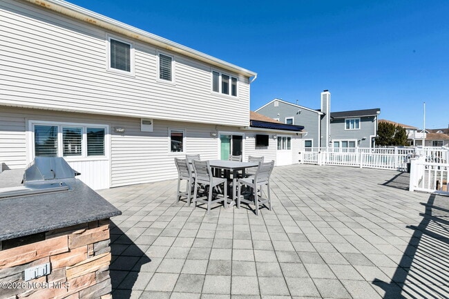 Building Photo - 327 Tide Pond Rd
