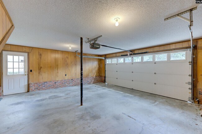 Building Photo - 112 Woodlands W