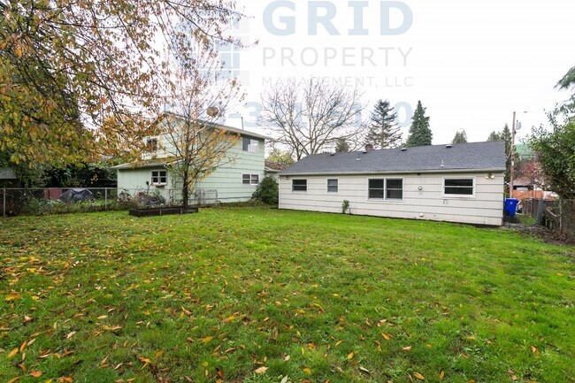 Building Photo - Charming 2 Bedroom Home Available in North...