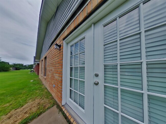 Building Photo - 3211 Kelling St