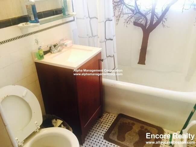 Building Photo - 349 Pleasant St