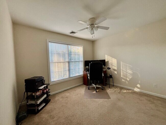 Building Photo - 589 Stafford Ave