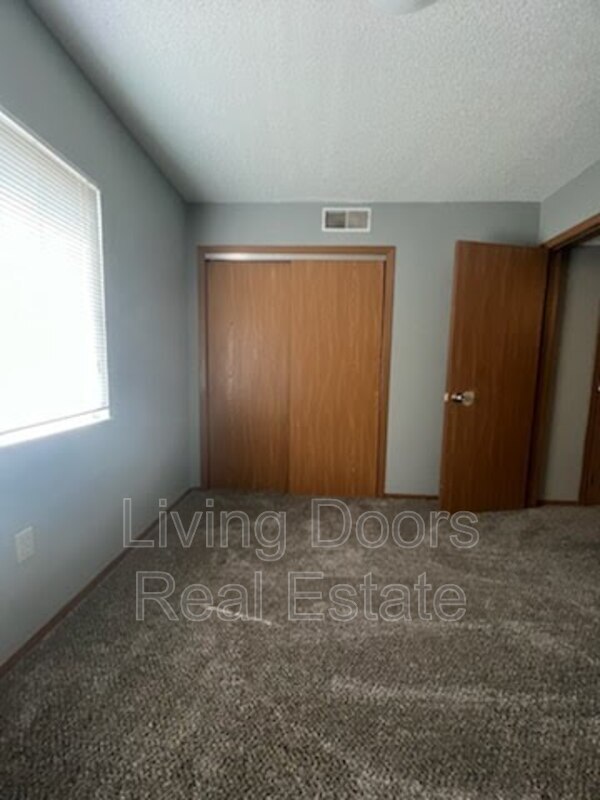 Building Photo - 603 S Washington St