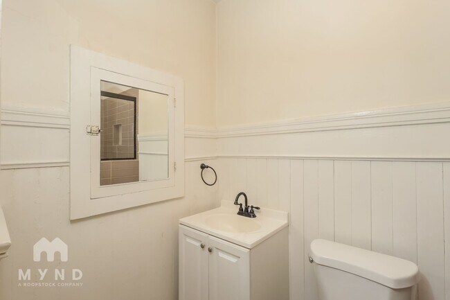 Building Photo - 825 14th St