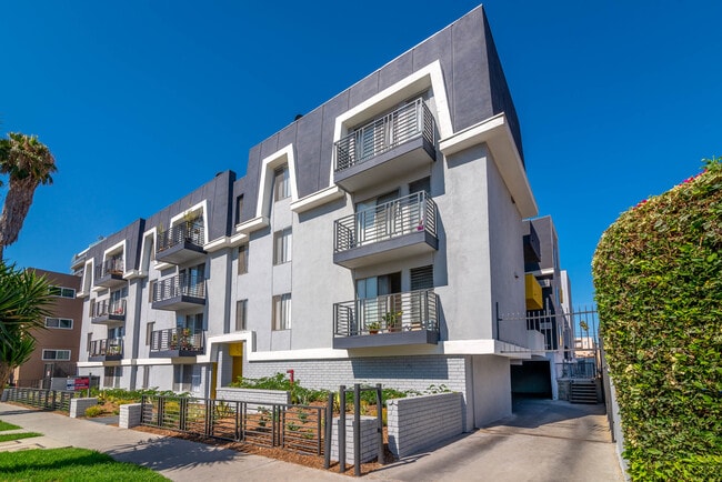 Building Photo - Oxford West Apartments