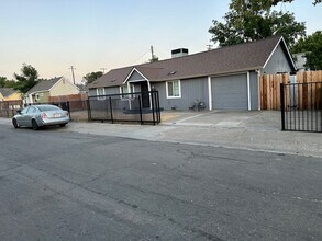 Building Photo - 672 Las Palmas Ave