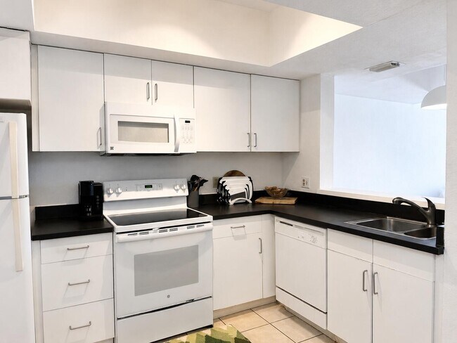 Building Photo - 711 SW 148th Ave