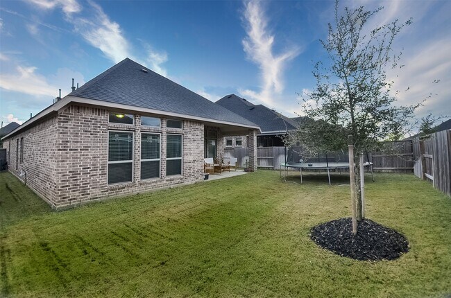 Building Photo - 6926 Myrtle Dr