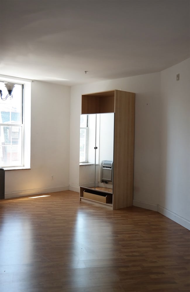 Sunny bedrooms - 1027 Ridge Avenue