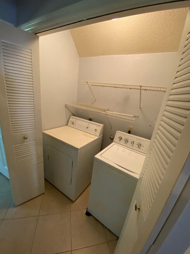 Building Photo - 2133 Sandpiper St