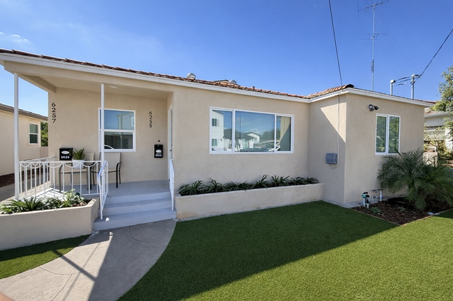 Building Photo - Newly Renovated 5 bedroom house!