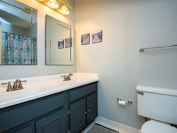 Building Photo - 410 Laura Ann Dr