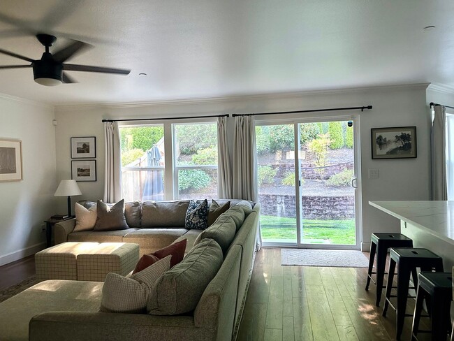 Building Photo - Beautiful upgrated 4 bedroom DuPont home w...