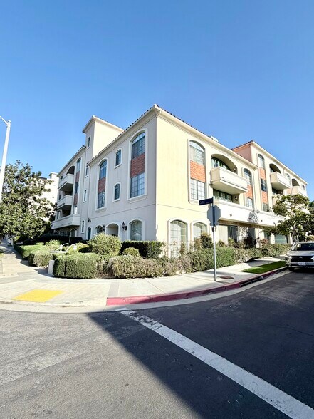 Building Photo - 1430 Colby Ave