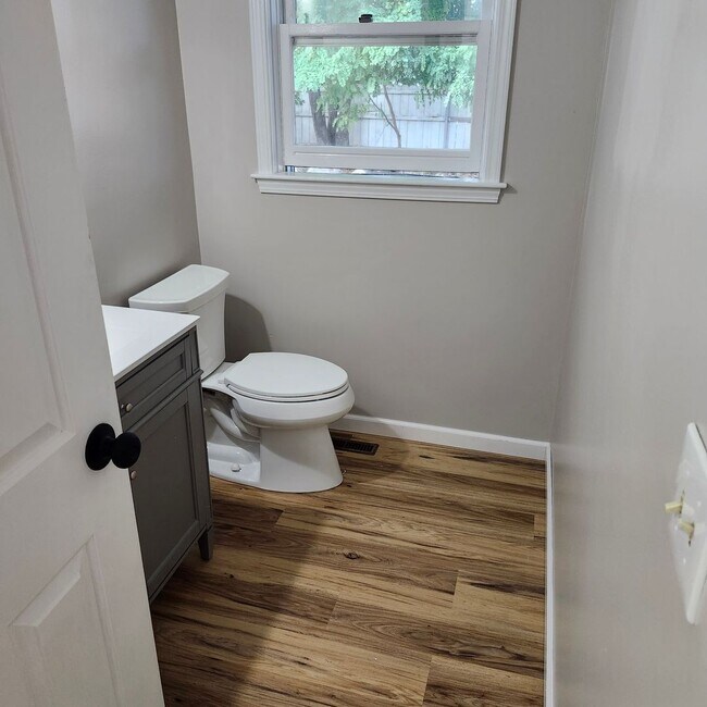 Building Photo - 6A Pine Grove Ave
