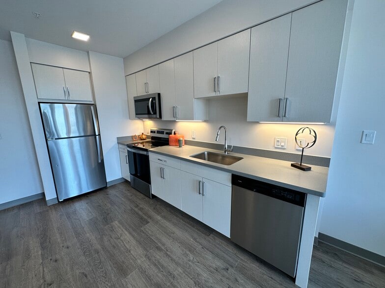 Kitchen in the one bedroom apartment - Red Oak at 409 Elm Street
