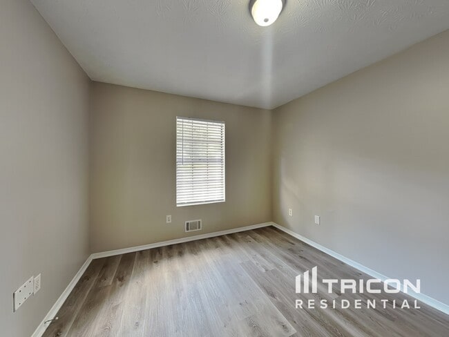 Building Photo - 5708 St Thomas Dr
