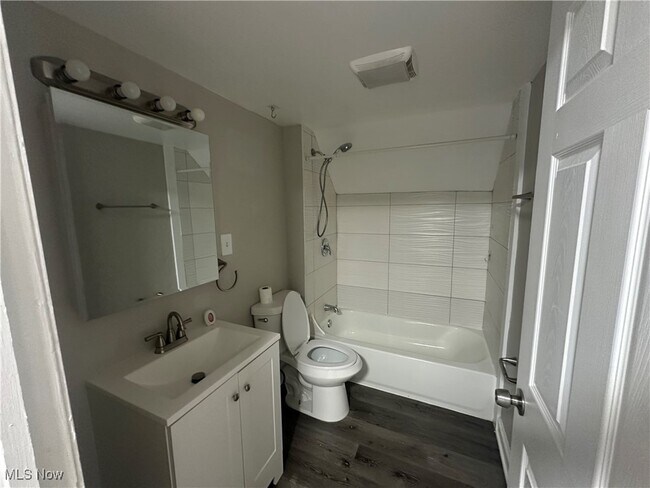 Building Photo - 3301 Tampa Ave