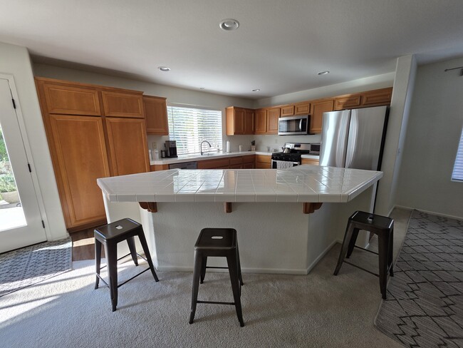 Building Photo - 165 Canyon Creek Way