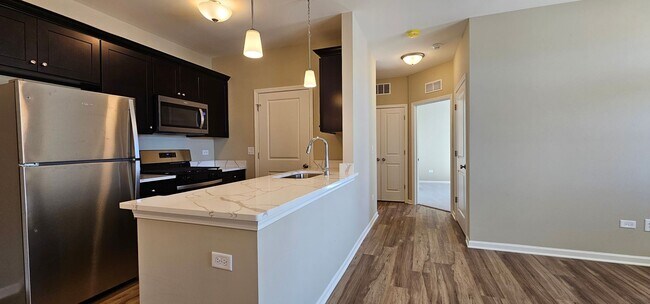 Building Photo - 1 Bedroom, 1 Bathroom, Mid, First floor, A...