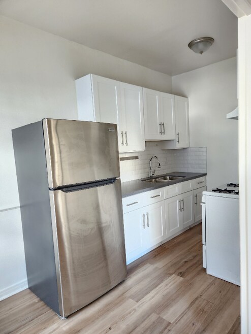 Building Photo - 2025 Cheremoya Ave