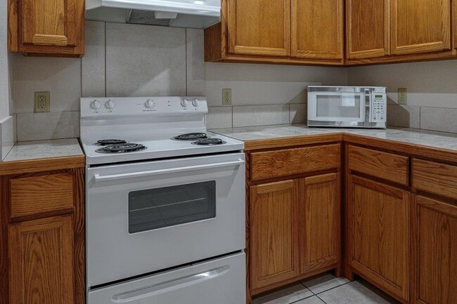 Building Photo - 100 Ramon Cardenas Dr