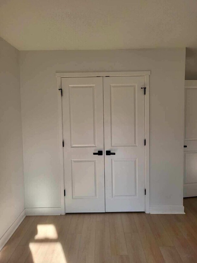 Building Photo - *Newly Renovated* Premium Style 2-Bedroom Apartment Home