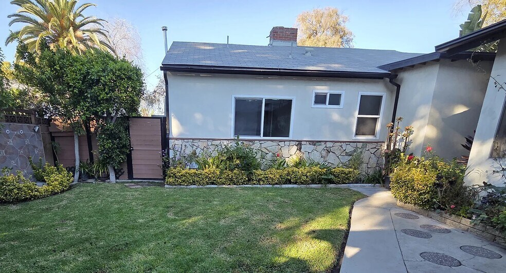 Building Photo - 11536 Cumpston St