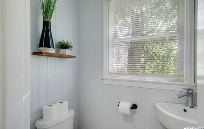 Building Photo - 422 Pershing Ave