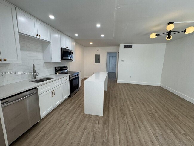 Building Photo - 1720 Cleveland St