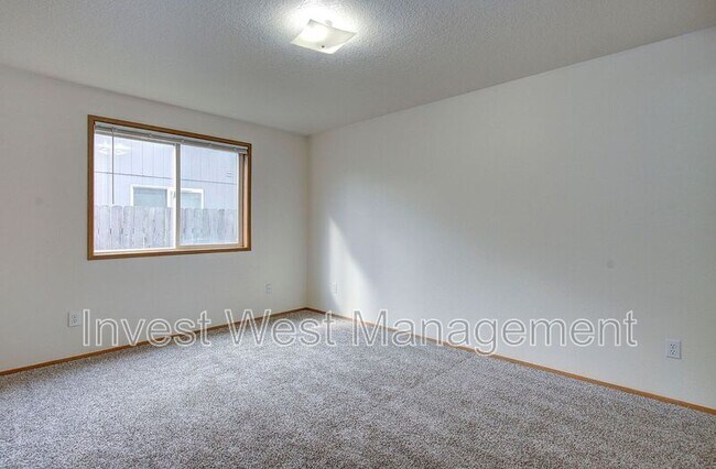 Building Photo - 14411 SE 7th St