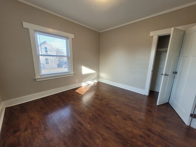 Building Photo - 2 Bedroom, 1 Bathroom Home with Detached Garage!