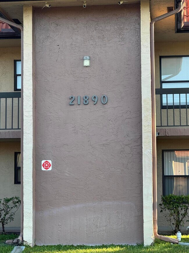 Building Photo - 21890 Lake Forest Cir