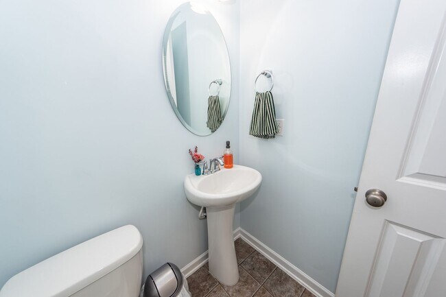 Building Photo - 3 Bedroom 2.5 Bath Single Family Home in S...