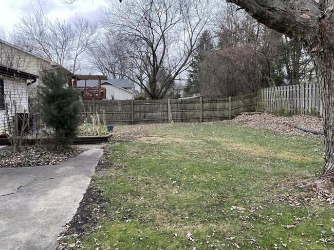 Building Photo - 115 Meadowbrook Ln