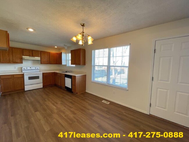 Building Photo - 1849 W Farm Rd 102