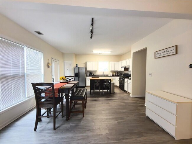 Building Photo - 3362 Briaroak Dr
