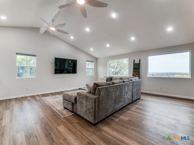 Building Photo - 268 White Oak Dr