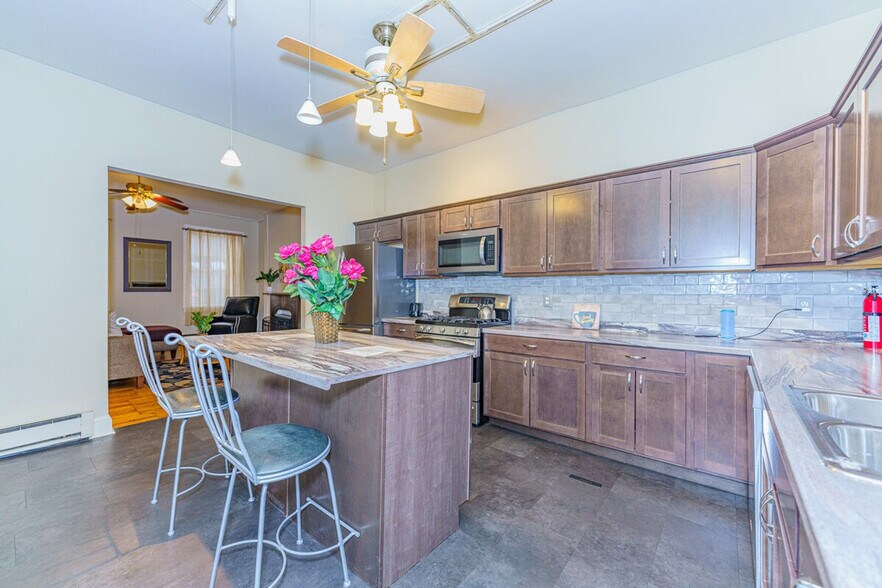 Building Photo - 112 Green St