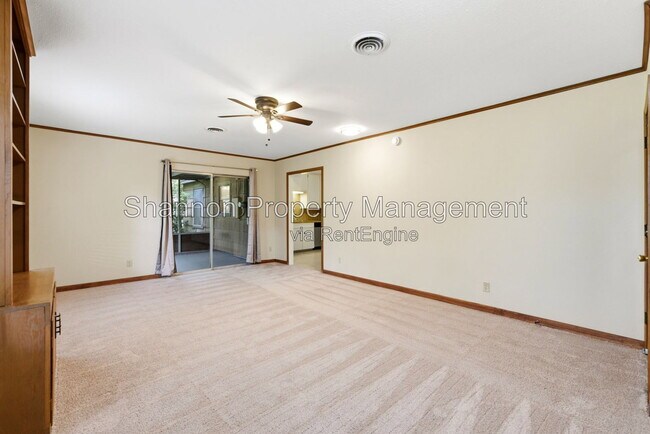 Building Photo - 8406 Highcrest Dr