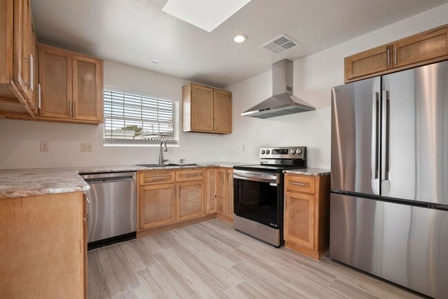 Primary Photo - Beautiful Remodeled 3 Bedroom Duplex