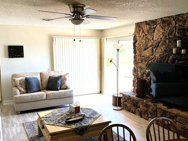 Building Photo - MLCC 3 Bedroom 2 Bath