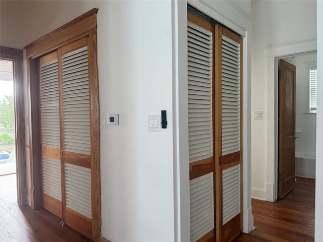 Building Photo - 1014 Avenue M