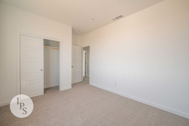 Building Photo - 2808 N Vahe Ave