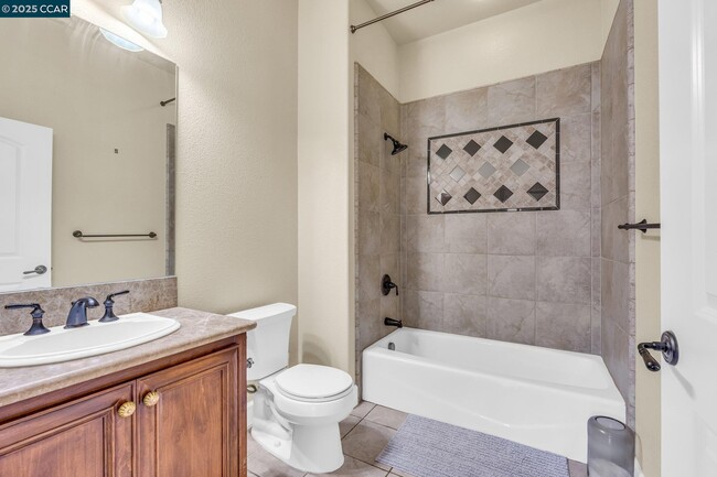 Building Photo - 1212 Sonata Dr