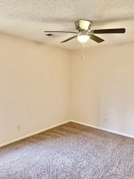 Building Photo - 727 Chaparral Cir